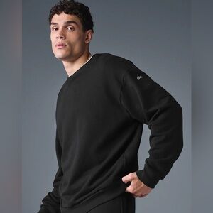 NWT ALO Men’s Large BEST SELLER
Chill Crew Neck Pullover